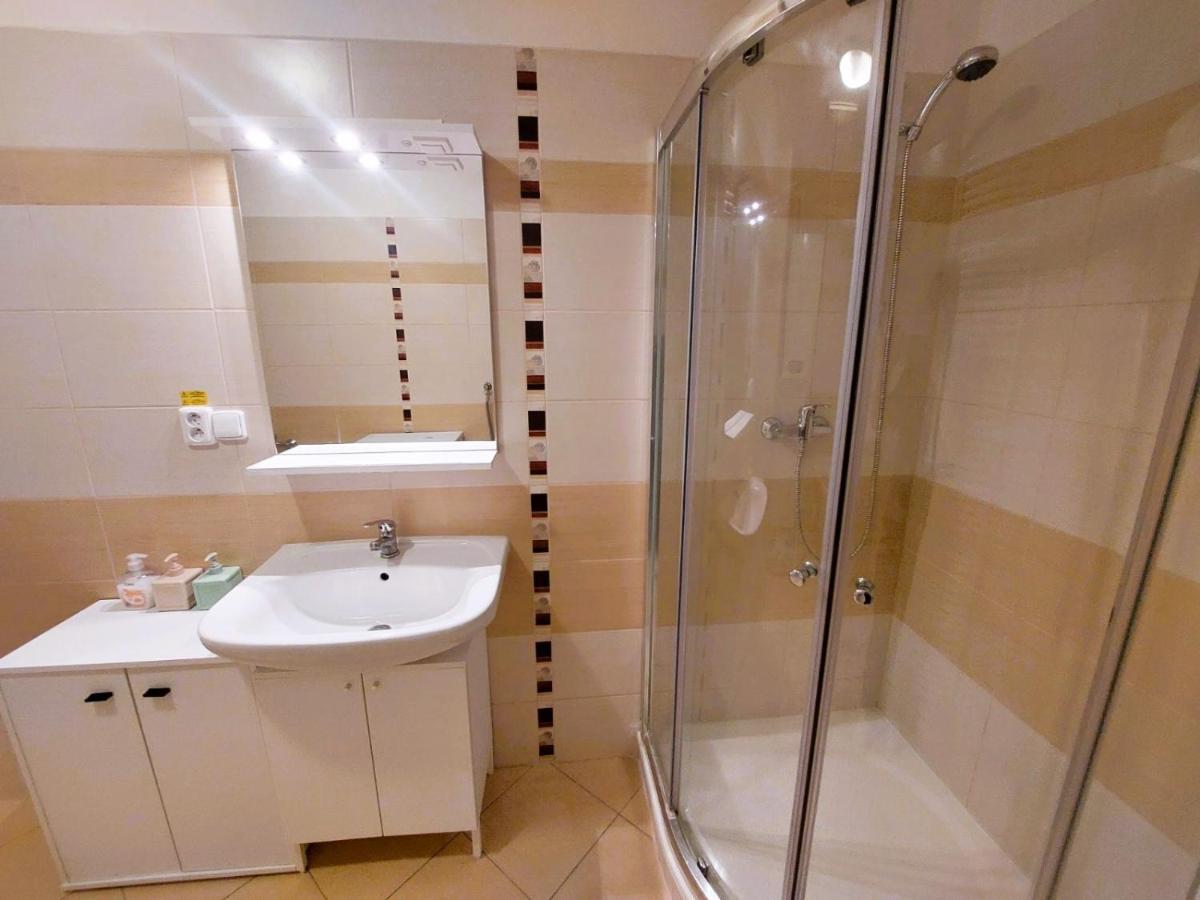 Prostorny Byt V Centru 3 Kk 80 M2 Hradec Kralove Luaran gambar