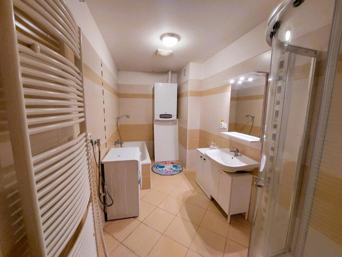 Prostorny Byt V Centru 3 Kk 80 M2 Hradec Kralove Luaran gambar
