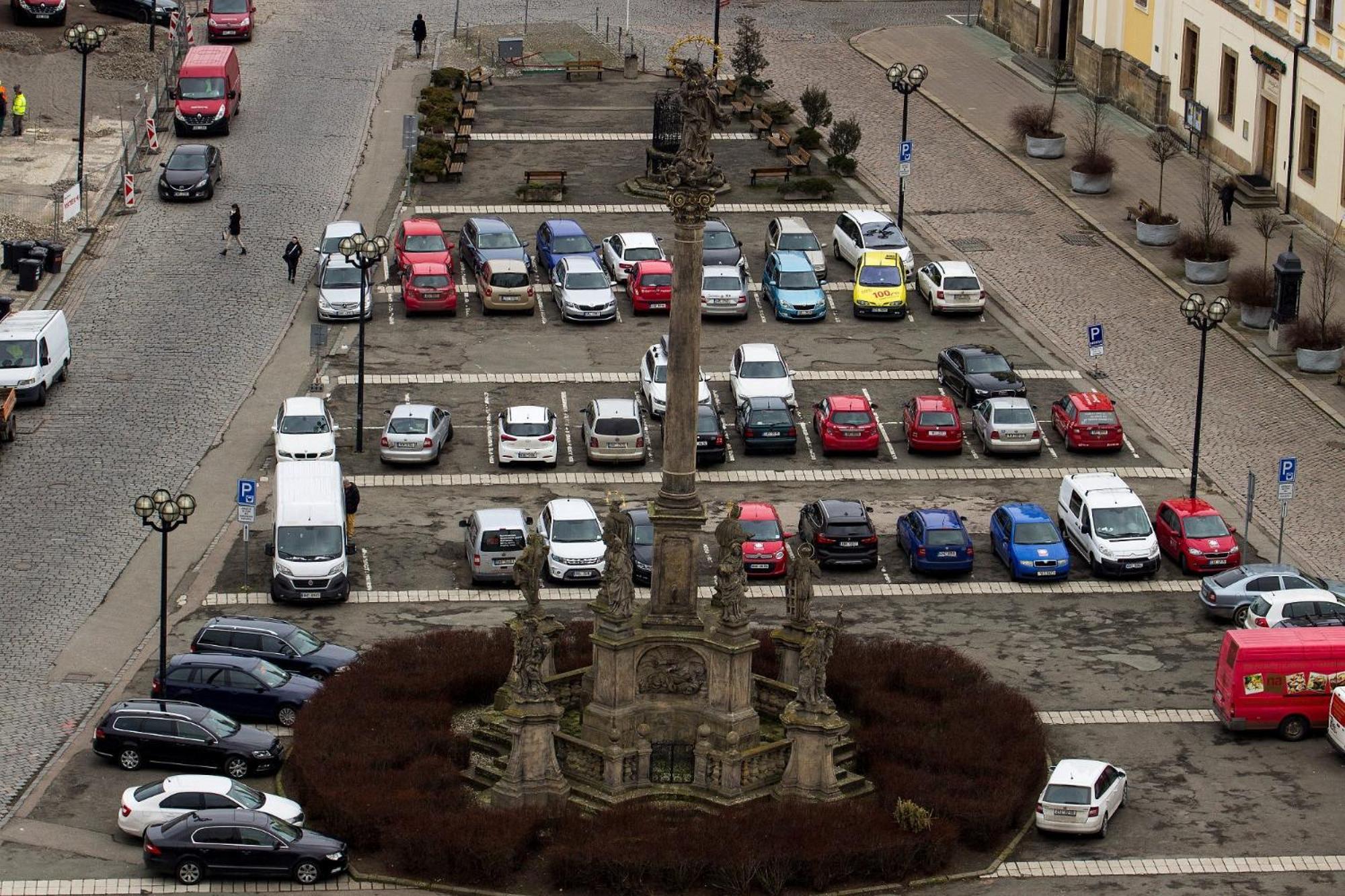 Prostorny Byt V Centru 3 Kk 80 M2 Hradec Kralove Luaran gambar