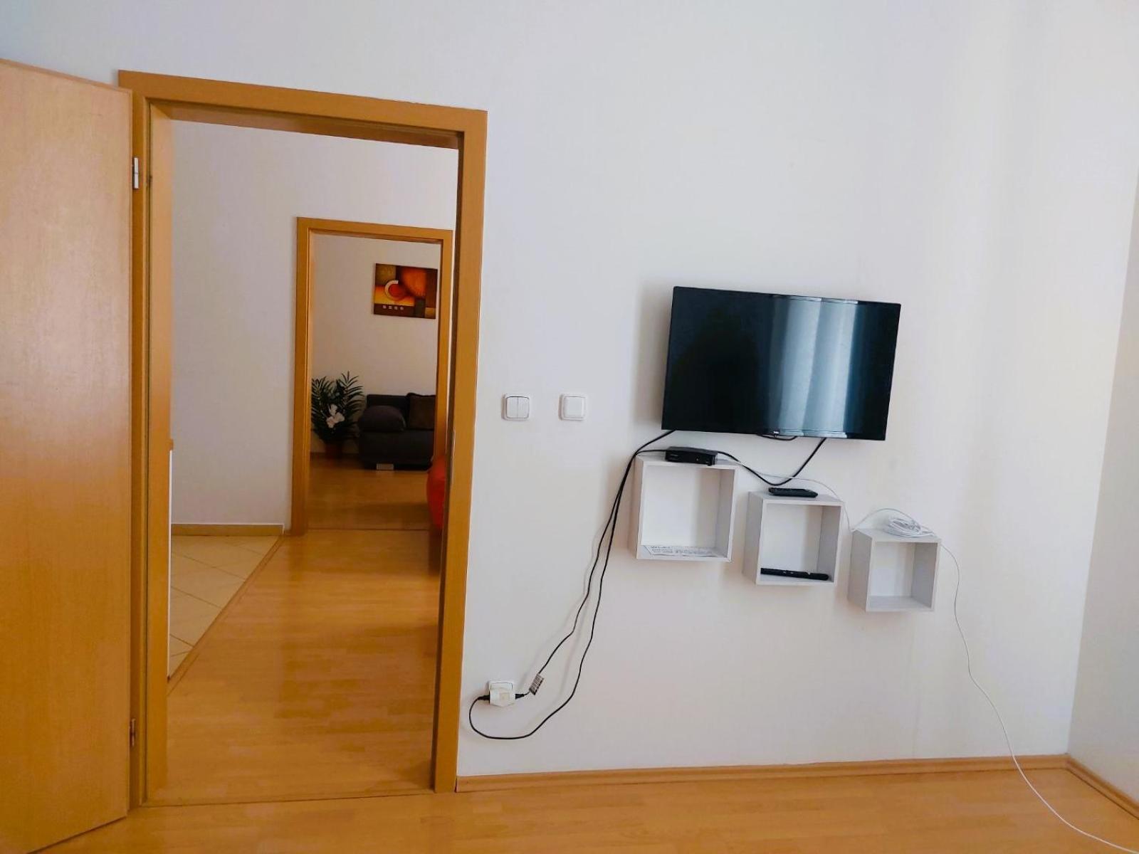 Prostorny Byt V Centru 3 Kk 80 M2 Hradec Kralove Luaran gambar