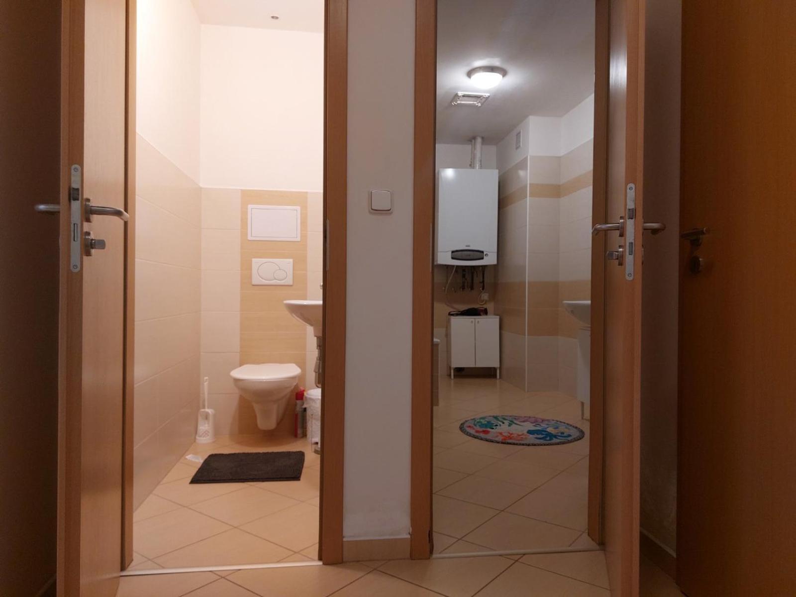 Prostorny Byt V Centru 3 Kk 80 M2 Hradec Kralove Luaran gambar