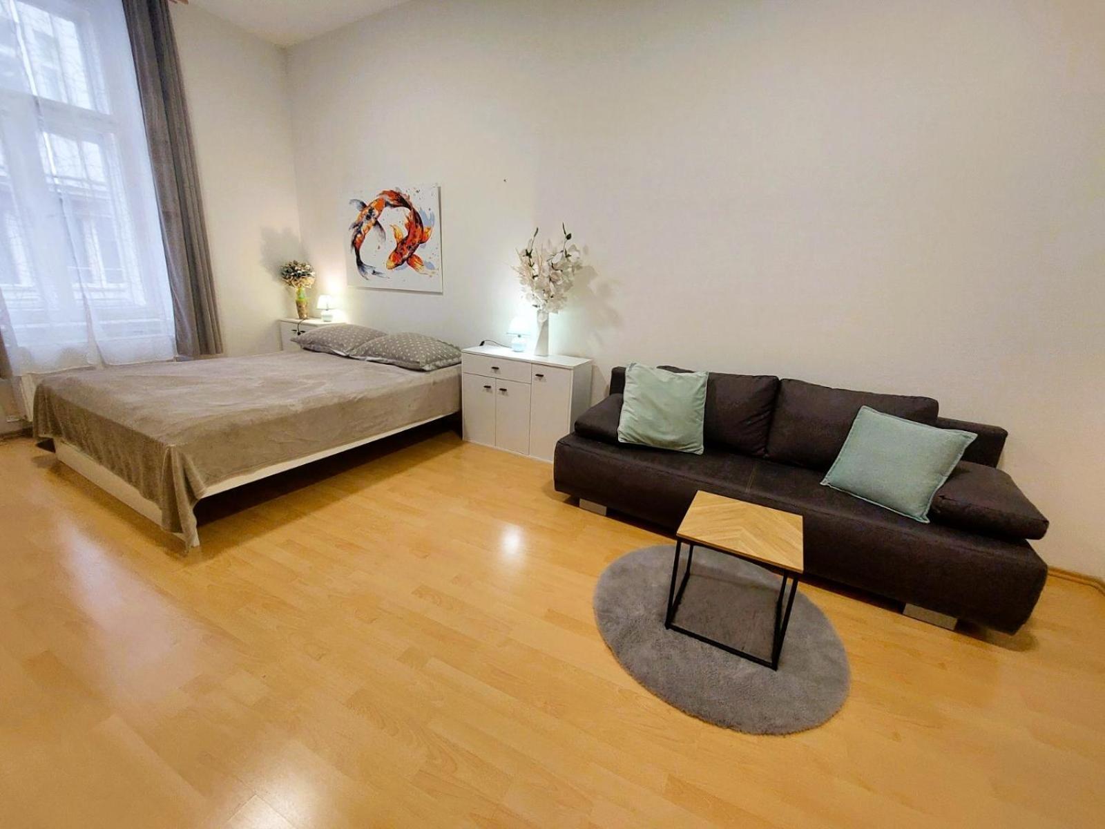 Prostorny Byt V Centru 3 Kk 80 M2 Hradec Kralove Luaran gambar