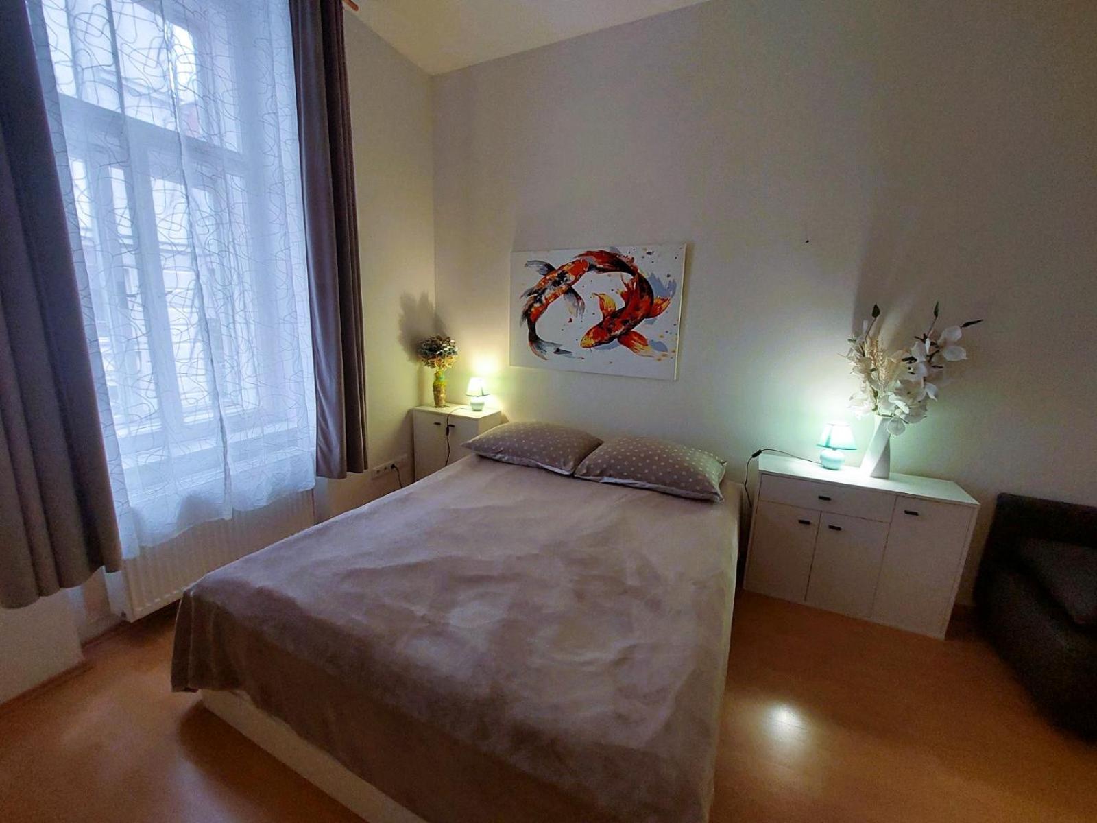Prostorny Byt V Centru 3 Kk 80 M2 Hradec Kralove Luaran gambar