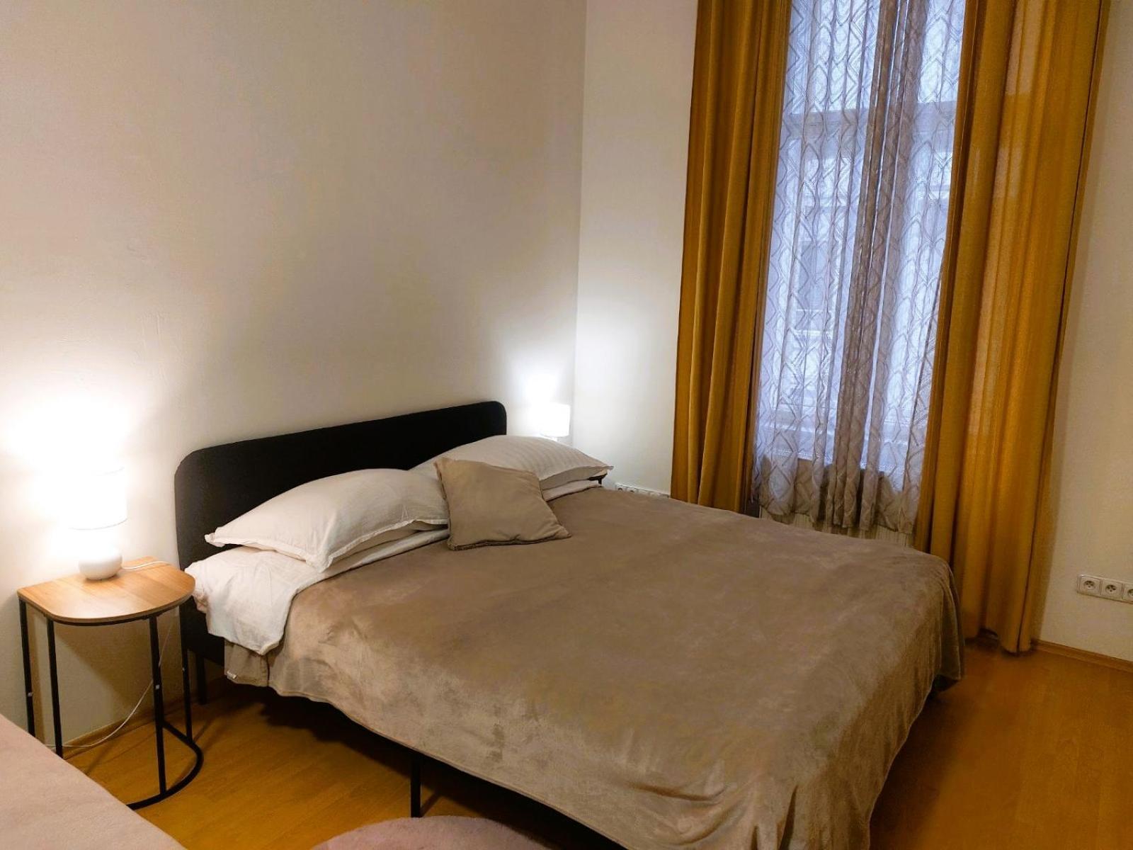 Prostorny Byt V Centru 3 Kk 80 M2 Hradec Kralove Luaran gambar