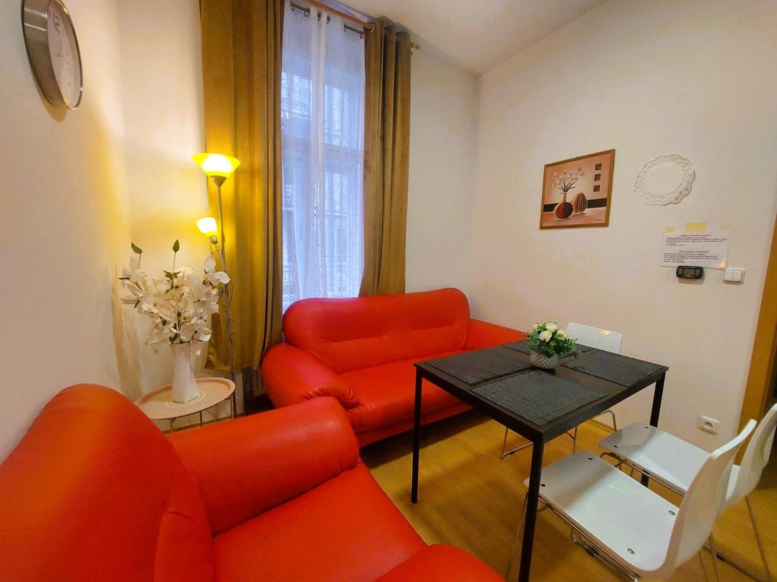 Prostorny Byt V Centru 3 Kk 80 M2 Hradec Kralove Luaran gambar