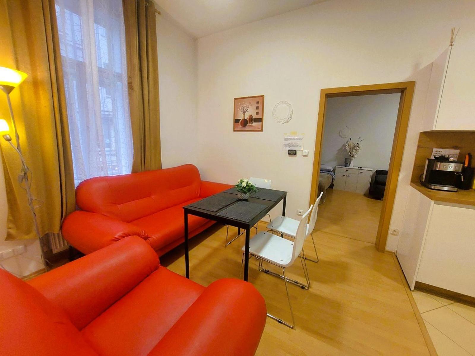 Prostorny Byt V Centru 3 Kk 80 M2 Hradec Kralove Luaran gambar